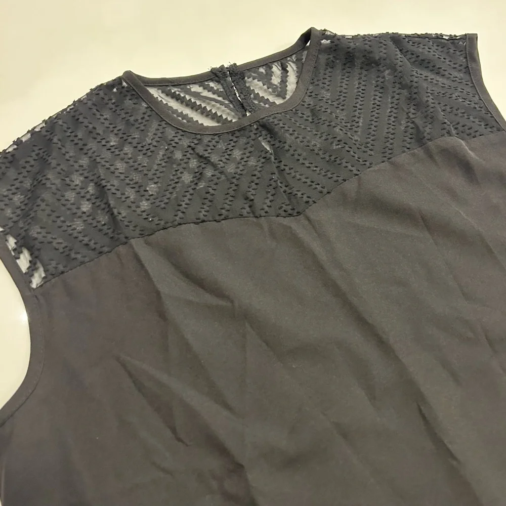 SHEIN Black Sleeveless Blouse with Textured Lace Top, size large - Picture 2 of 4